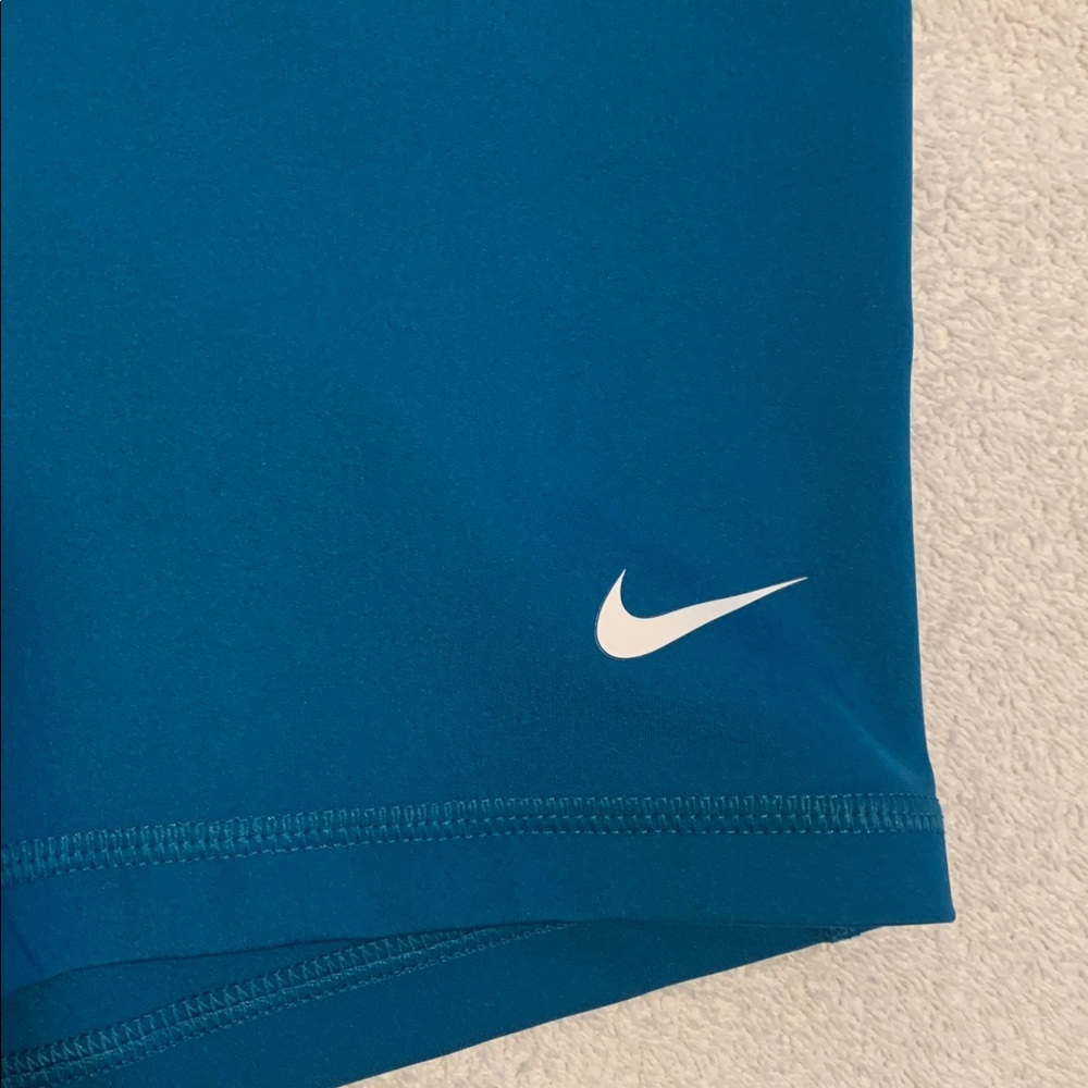 Women’s Nike pro compression shorts! NWT - Picture 2 of 5